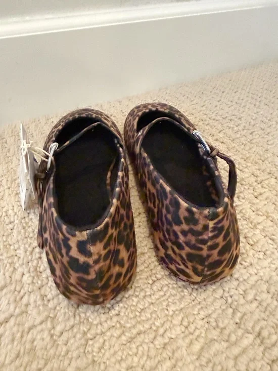 ZARA Leopard Printed Ballet Flats NWT
Silver Hardware - Picture 2 of 5